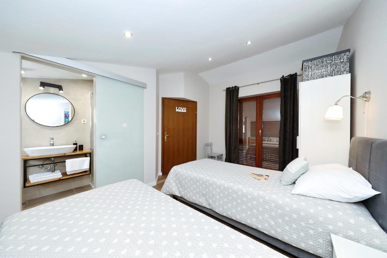 Apartments "Villa Antisin" With Heated Pool زادار المظهر الخارجي الصورة